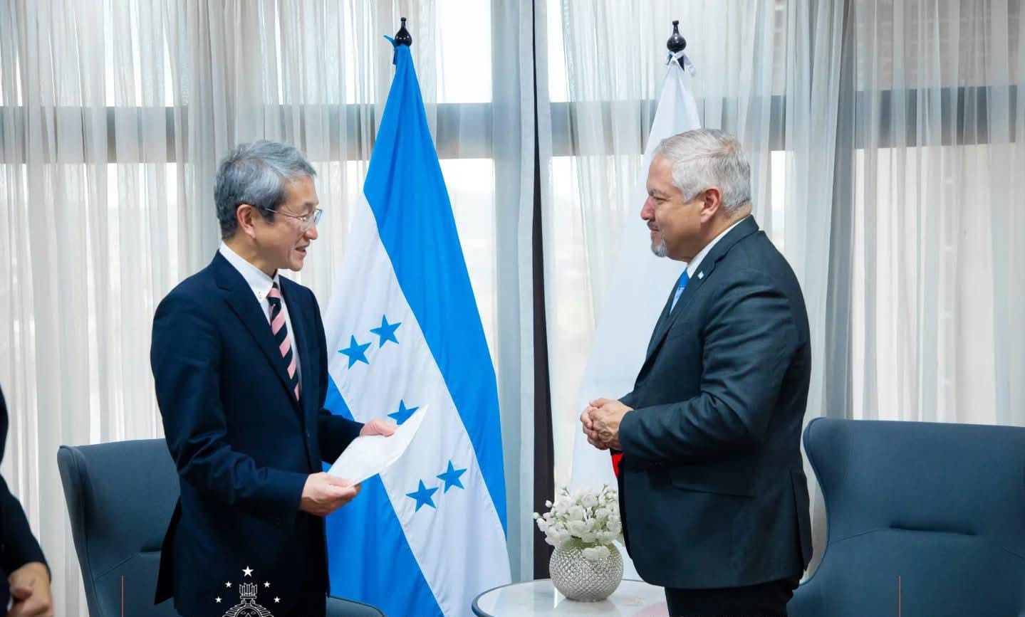 Nuevo Embajador del Japón presenta Copias de Estilo ante el Gobierno de Honduras